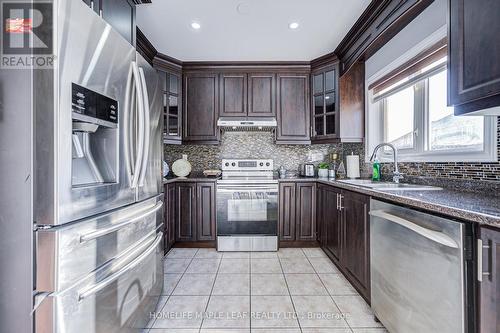 76 Dewridge Court, Brampton, ON - Indoor Photo Showing Kitchen