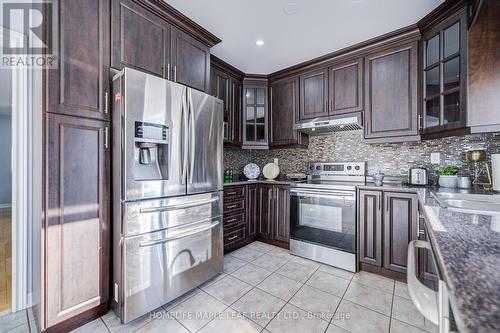 76 Dewridge Court, Brampton, ON - Indoor Photo Showing Kitchen