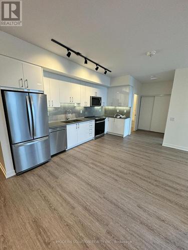 1405 - 2215 Sheridan Park Drive, Mississauga, ON - Indoor Photo Showing Kitchen