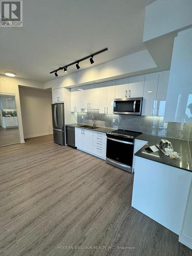 1405 - 2215 Sheridan Park Drive, Mississauga, ON - Indoor Photo Showing Kitchen