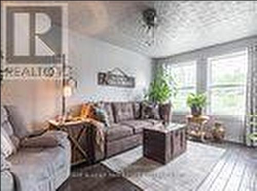 487 Burbrook Place, London, ON - Indoor Photo Showing Living Room