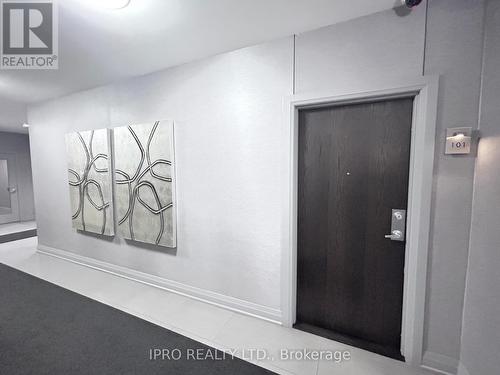 101 - 17 Kenaston Gardens, Toronto, ON -  Photo Showing Other Room