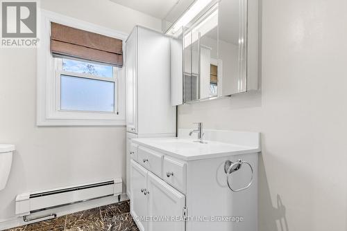 21-23 Richards Street, Brockville, ON - Indoor Photo Showing Bathroom