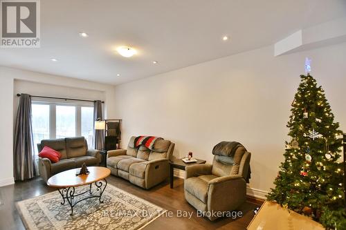 263 Atkinson Street, Clearview (Stayner), ON - Indoor Photo Showing Living Room