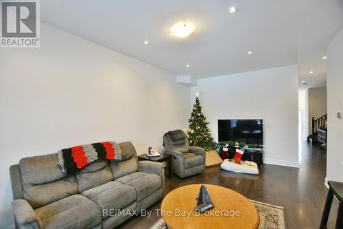 263 Atkinson Street, Clearview (Stayner), ON - Indoor Photo Showing Living Room