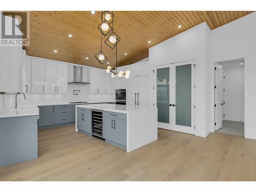 2302 Lavetta Drive, Kelowna, BC - Indoor Photo Showing Kitchen