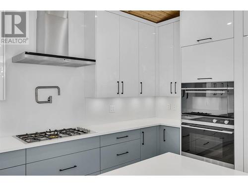 2302 Lavetta Drive, Kelowna, BC - Indoor Photo Showing Kitchen