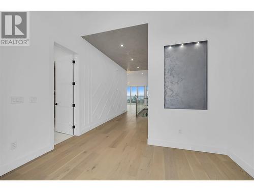 2302 Lavetta Drive, Kelowna, BC - Indoor Photo Showing Other Room