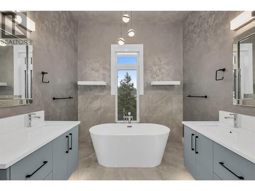 2302 Lavetta Drive, Kelowna, BC - Indoor Photo Showing Bathroom