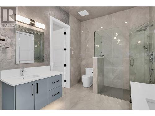 2302 Lavetta Drive, Kelowna, BC - Indoor Photo Showing Bathroom