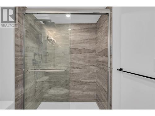 2302 Lavetta Drive, Kelowna, BC - Indoor Photo Showing Bathroom