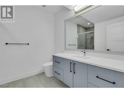 2302 Lavetta Drive, Kelowna, BC - Indoor Photo Showing Bathroom