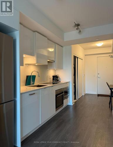 3407 - 195 Redpath Avenue, Toronto, ON - Indoor Photo Showing Kitchen