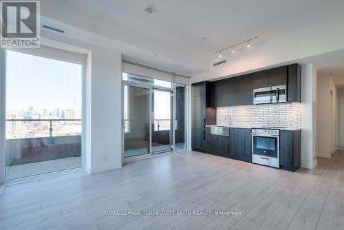 923 - 270 Dufferin Street, Toronto, ON - Indoor Photo Showing Kitchen