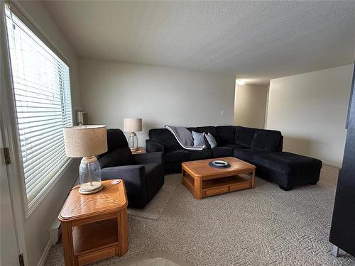 510 Second Avenue, Carberry, MB - Indoor Photo Showing Living Room