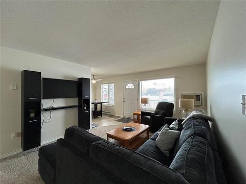 510 Second Avenue, Carberry, MB - Indoor Photo Showing Living Room