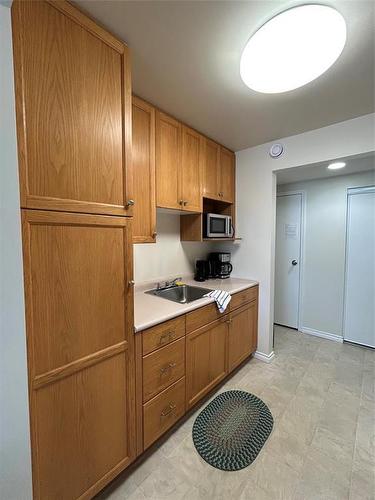 510 Second Avenue, Carberry, MB - Indoor Photo Showing Kitchen