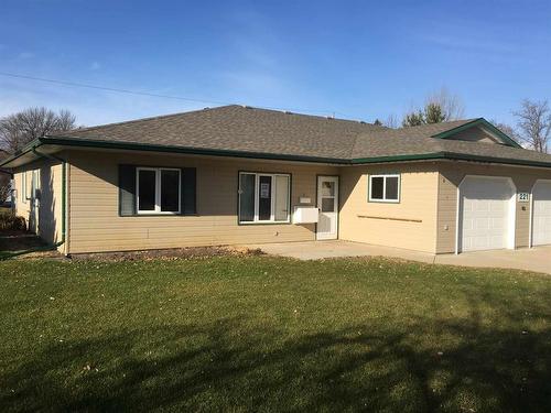 221 Simcoe Street, Carberry, MB - Outdoor