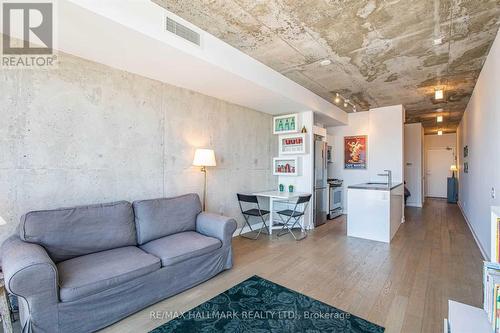 805 - 319 Carlaw Avenue, Toronto, ON - Indoor Photo Showing Living Room