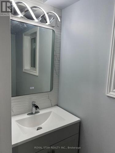 105 Lougheed Road E, Barrie, ON - Indoor Photo Showing Bathroom