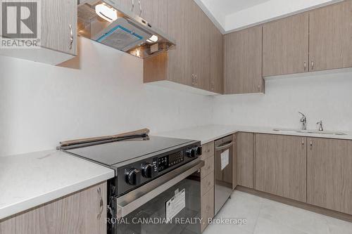 1362 Lily Crescent, Milton, ON - Indoor Photo Showing Kitchen