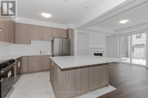 1362 Lily Crescent, Milton, ON - Indoor Photo Showing Kitchen With Upgraded Kitchen