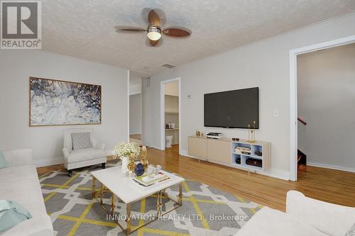 409 Dominion Street, Renfrew, ON - Indoor Photo Showing Living Room