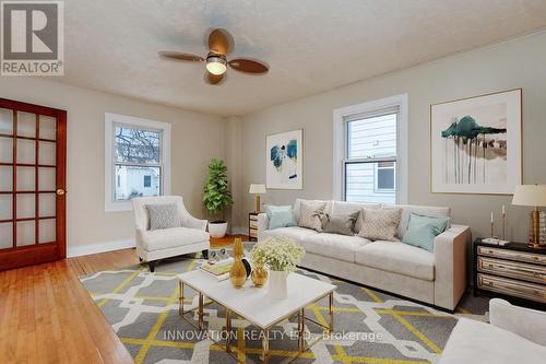 409 Dominion Street, Renfrew, ON - Indoor Photo Showing Living Room