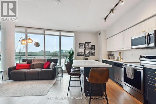 764 - 209 Fort York Boulevard, Toronto, ON - Indoor Photo Showing Kitchen With Stainless Steel Kitchen