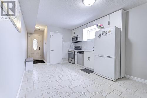 Ground - 173 Meadows Boulevard, Mississauga, ON - Indoor Photo Showing Kitchen