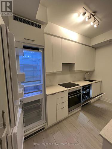 1108 - 30 Elm Drive, Mississauga, ON - Indoor Photo Showing Kitchen