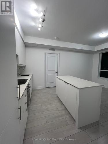 1108 - 30 Elm Drive, Mississauga, ON - Indoor Photo Showing Kitchen