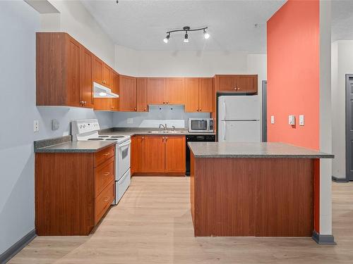 310-383 Wale Rd, Colwood, BC - Indoor Photo Showing Kitchen