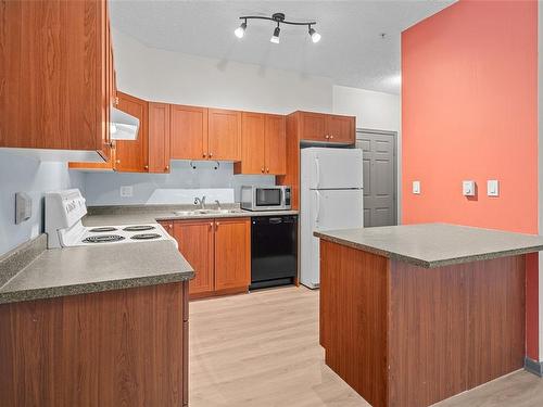 310-383 Wale Rd, Colwood, BC - Indoor Photo Showing Kitchen