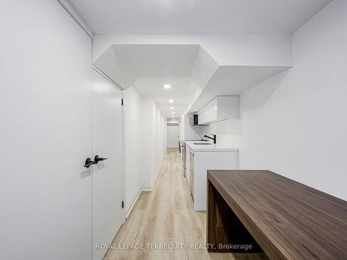 Bsmt-288 Markham St, Toronto, ON - Indoor Photo Showing Laundry Room