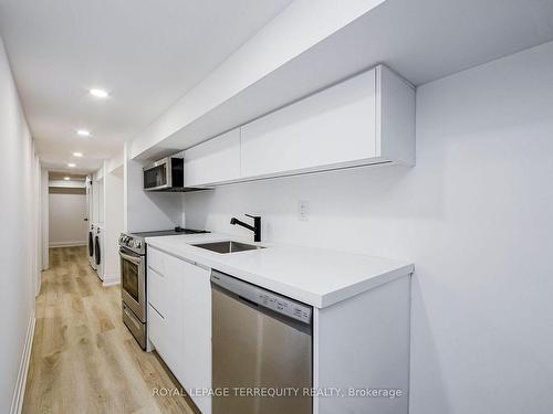 Bsmt-288 Markham St, Toronto, ON - Indoor Photo Showing Kitchen