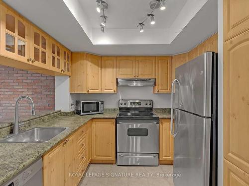 Ph5-725 King St W, Toronto, ON - Indoor Photo Showing Kitchen