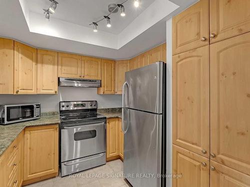 Ph5-725 King St W, Toronto, ON - Indoor Photo Showing Kitchen