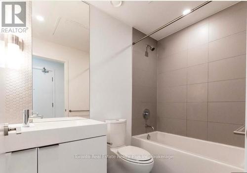 922 - 33 Helendale Avenue, Toronto, ON - Indoor Photo Showing Bathroom