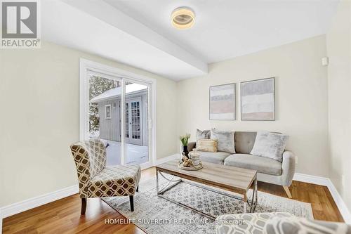 7848 Castlederg Side Road, Caledon, ON - Indoor Photo Showing Living Room