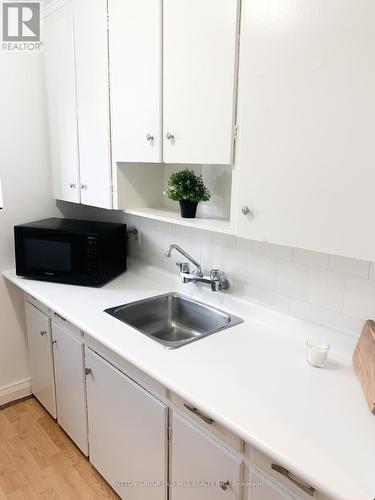 307 - 309 The Kingsway, Toronto, ON - Indoor Photo Showing Kitchen