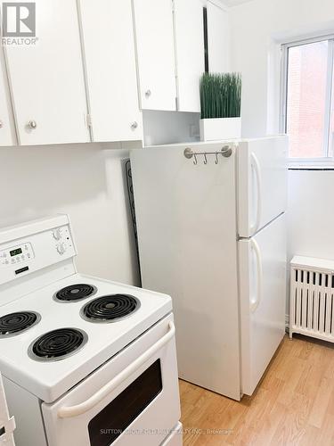 307 - 309 The Kingsway, Toronto, ON - Indoor Photo Showing Kitchen