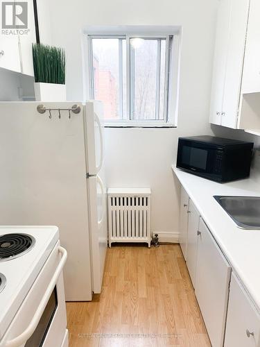 307 - 309 The Kingsway, Toronto, ON - Indoor Photo Showing Kitchen