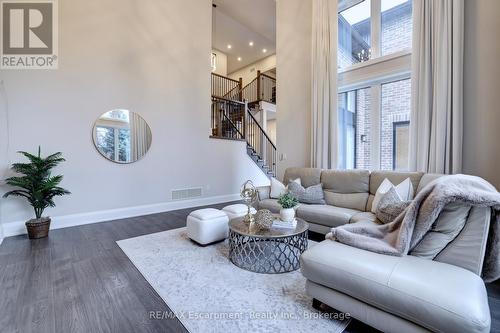 560 Woodview Road, Burlington (Roseland), ON - Indoor Photo Showing Living Room