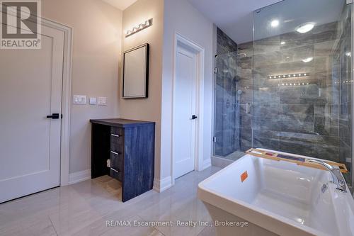 560 Woodview Road, Burlington (Roseland), ON - Indoor Photo Showing Bathroom