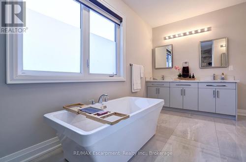 560 Woodview Road, Burlington (Roseland), ON - Indoor Photo Showing Bathroom