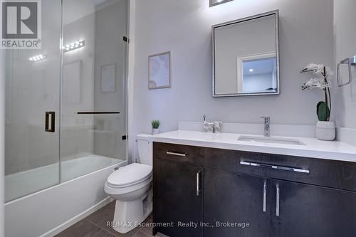 560 Woodview Road, Burlington (Roseland), ON - Indoor Photo Showing Bathroom