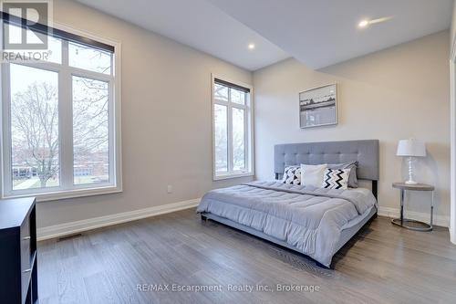 560 Woodview Road, Burlington (Roseland), ON - Indoor Photo Showing Bedroom