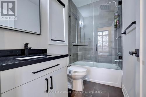 560 Woodview Road, Burlington (Roseland), ON - Indoor Photo Showing Bathroom