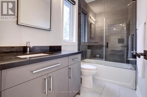 560 Woodview Road, Burlington (Roseland), ON - Indoor Photo Showing Bathroom